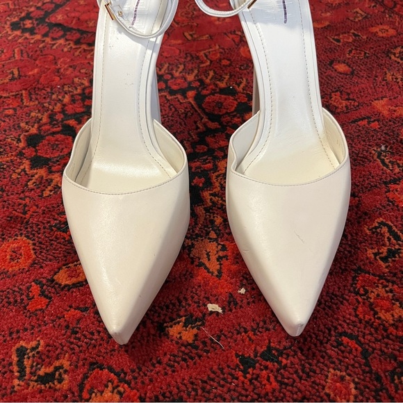 Givenchy G-Lock Platform Pumps in Ivory with Gold Hardware Size 39 US 9 - Picture 6 of 12